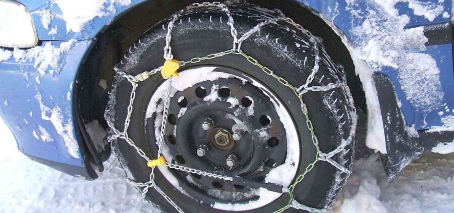 Łańcuchy na koła – niezbędne wyposażenie zimowego kierowcy