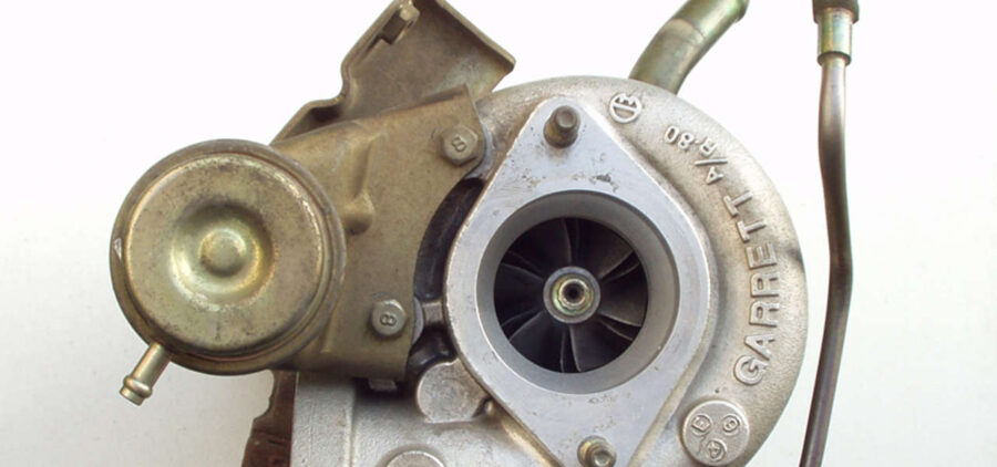 Jak działa turbosprężarka? Typowe problemy z turbosprężarkami