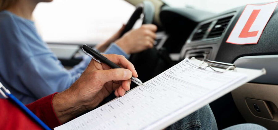 Stres przed egzaminem na prawo jazdy – jak go pokonać i zdać egzamin?