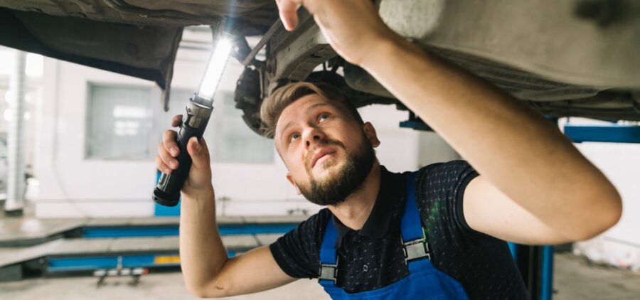 Czym zabezpieczać podwozie samochodu? Praktyczne porady i wskazówki